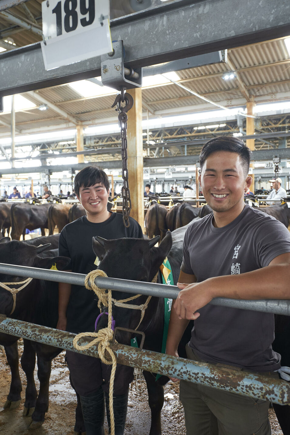 Reportage in Japan über Wagyu. Wir besuchen eine Kalbauktion, Herrn Ozaki und seine Rinder, ein Schlachthof in Himeji und eine Kobe Beef Farm in der Präfektur Hyogo. Für das BEEF! Magazin.